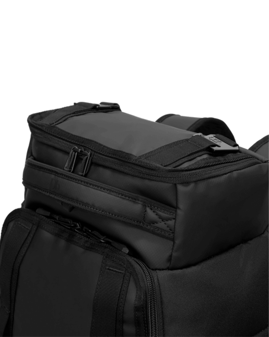 Hugger Backpack 30L Black Out 15/16