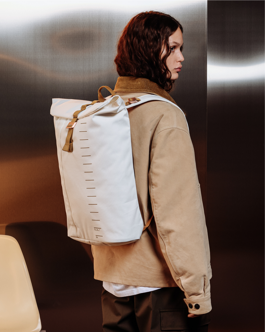 Essential Backpack 24L Oatmilk