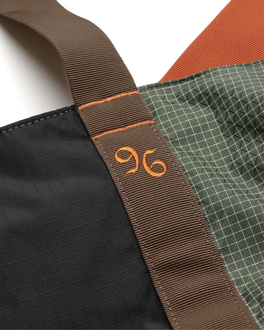 Essential Weekender 40L Db x Starcow