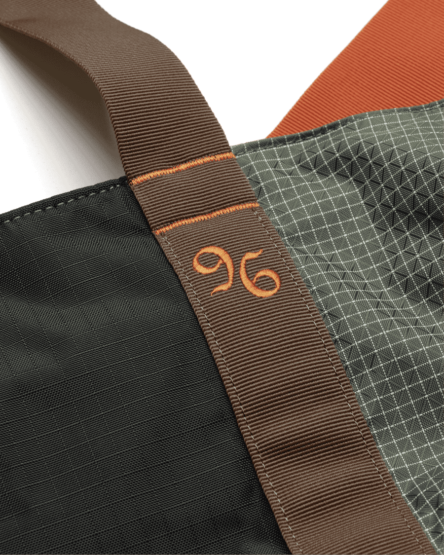 Essential Weekender 40L Db x Starcow