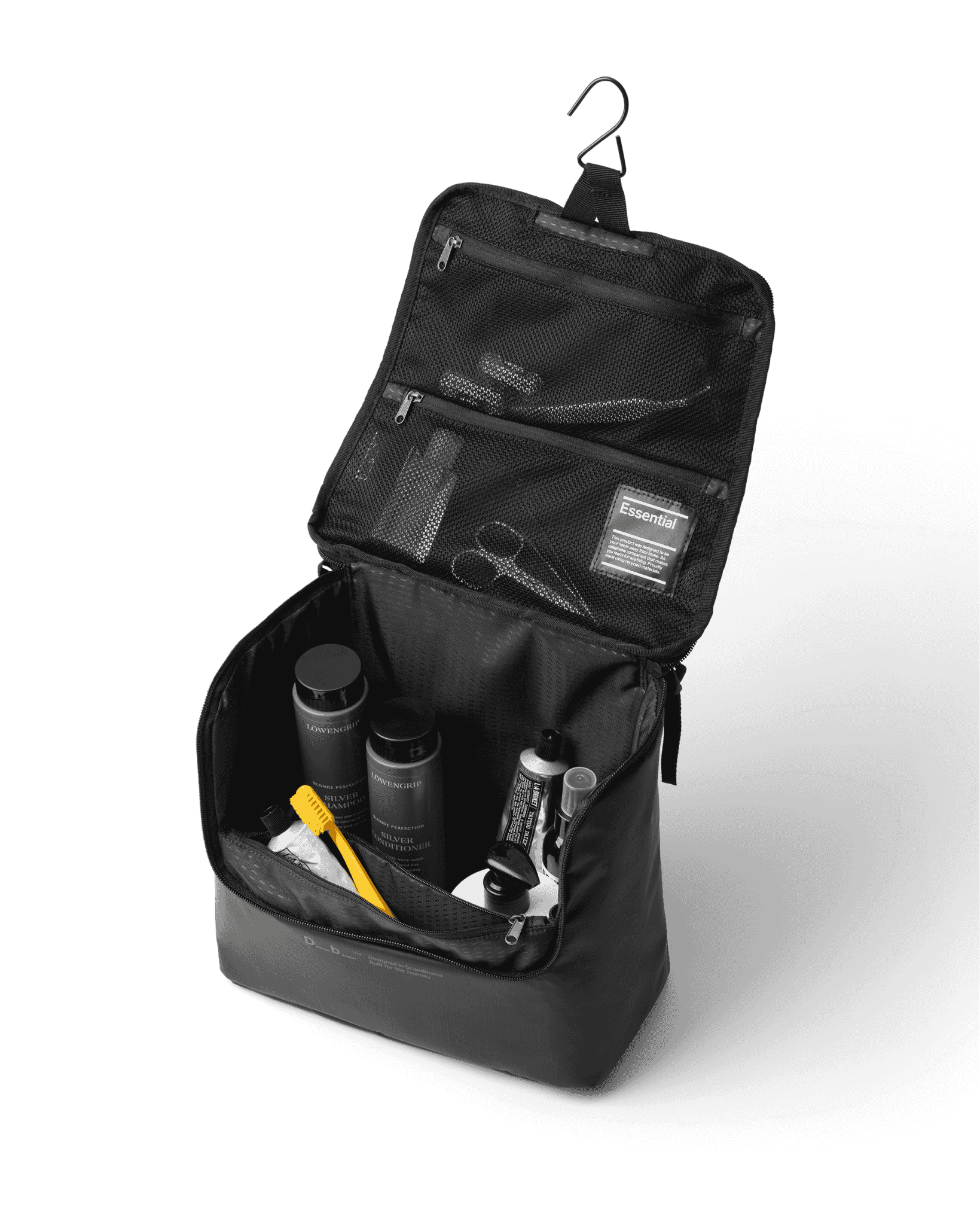 Essential Washbag M Black Out | Db Journey US