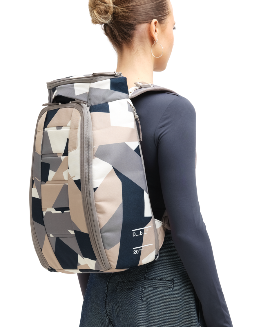 Hugger Backpack 20L Line Cluster