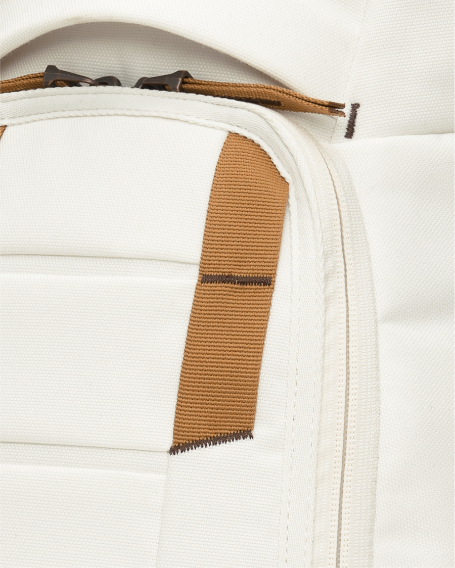 Hugger Backpack 20L Oatmilk