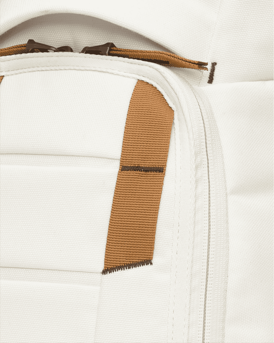 Hugger Backpack 20L Oatmilk