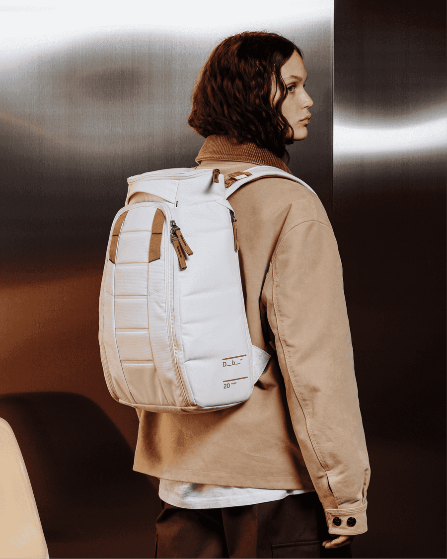 Hugger Backpack 20L Oatmilk