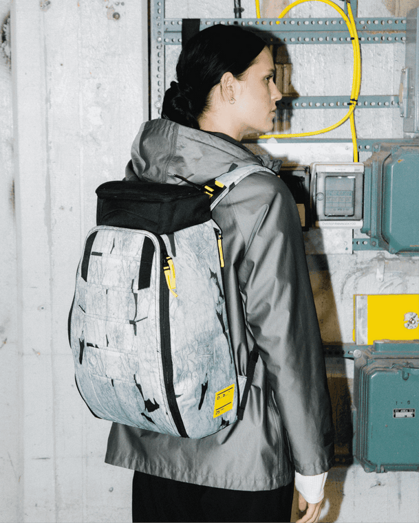 Hugger Backpack 25L Basalt White