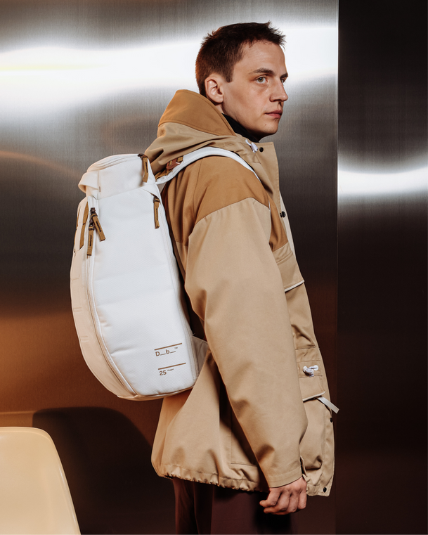 Hugger Backpack 25L Oatmilk