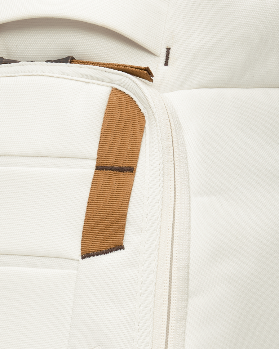 Hugger Backpack 25L Oatmilk