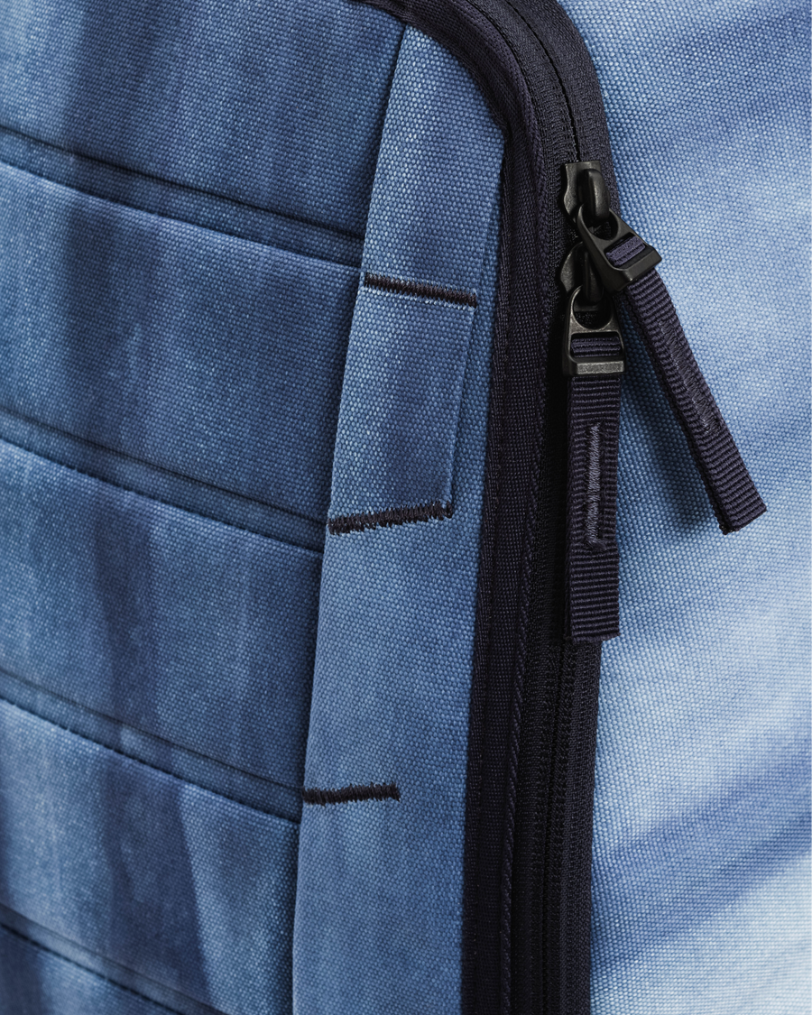 Hugger Backpack 25L Ultraviolet