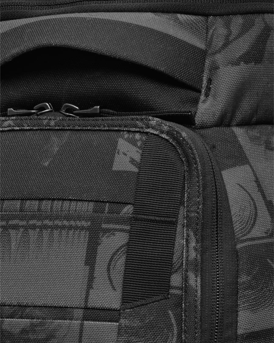 Hugger Backpack 30L Db x Former