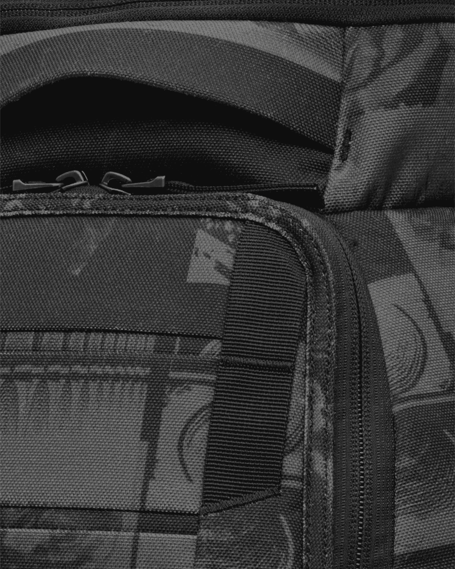 Hugger Backpack 30L Db x Former