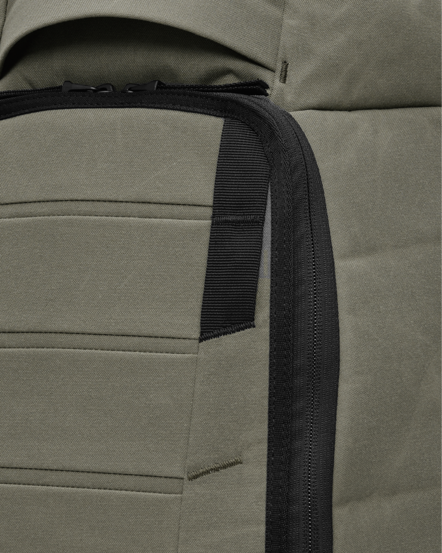 Hugger Backpack 30L Forest Green