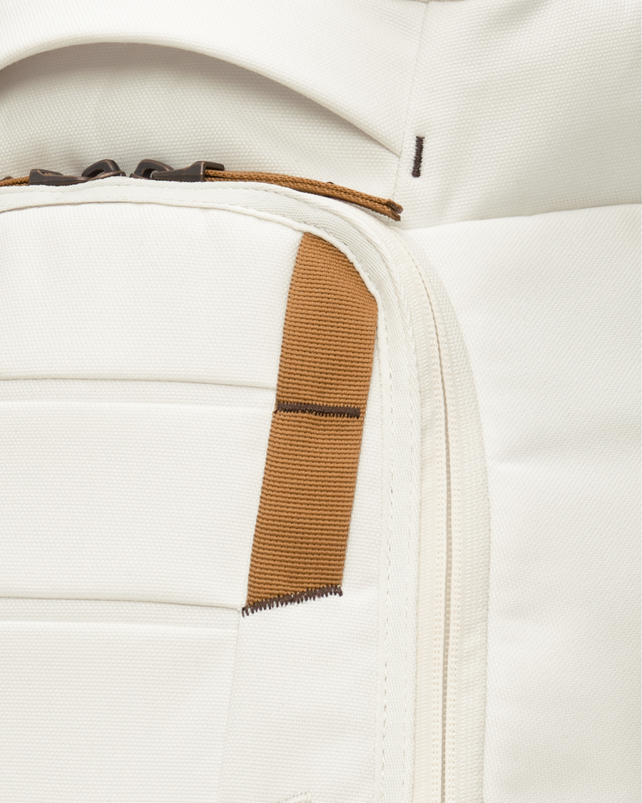 Hugger Backpack 30L Oatmilk