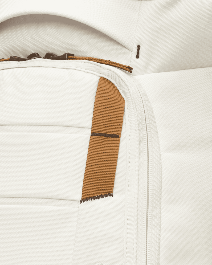 Hugger Backpack 30L Oatmilk