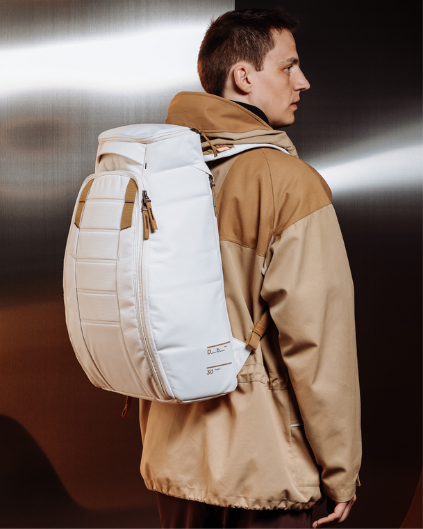 Hugger Backpack 30L Oatmilk