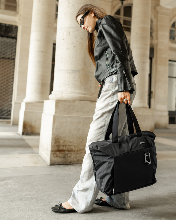 Entour Tote 22L Black Out