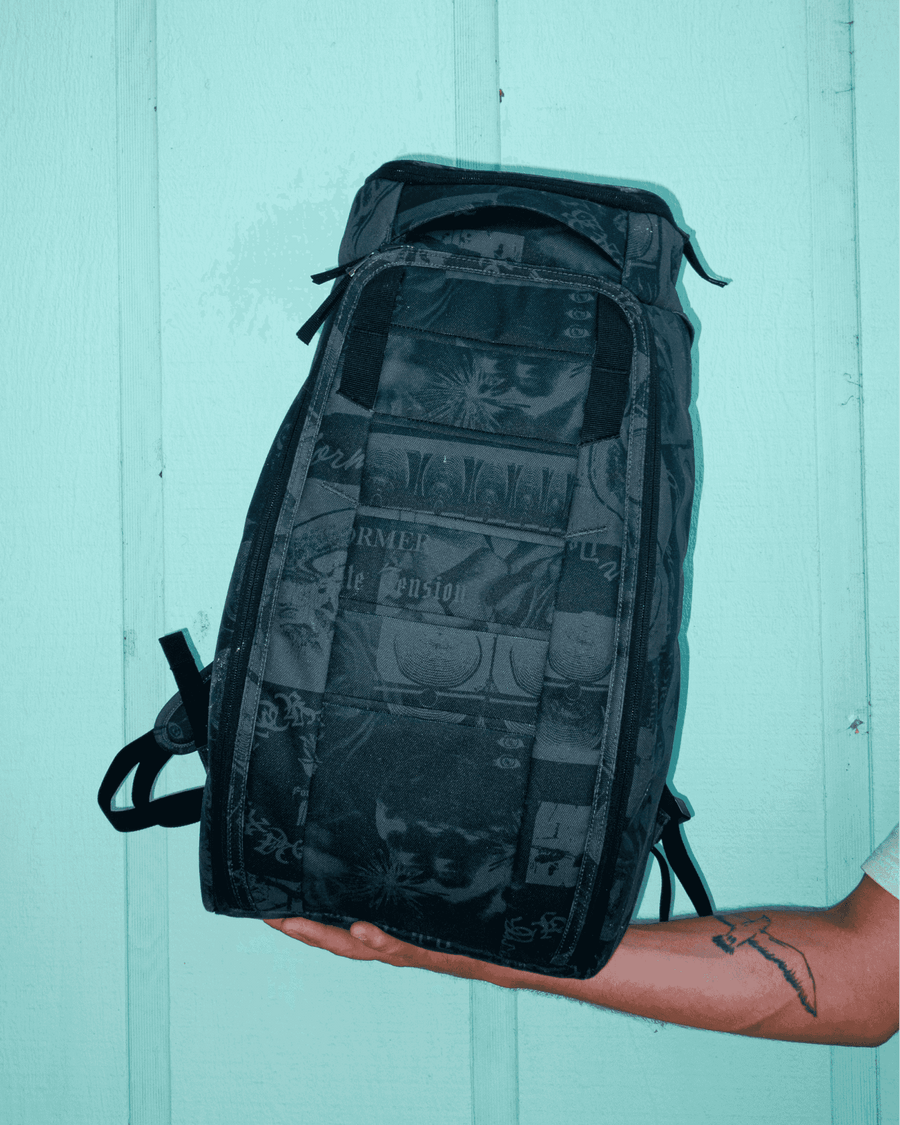 Hugger Backpack 30L Db x Former