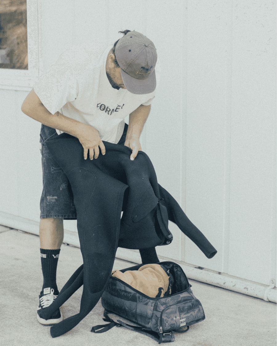 Hugger Backpack 30L Db x Former