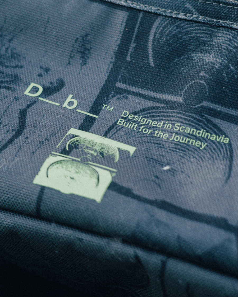 Hugger Backpack 30L Db x Former