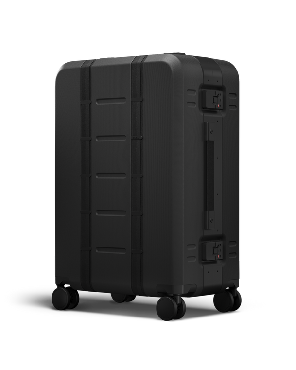 Ramverk Pro Check-in Luggage Medium Black Out