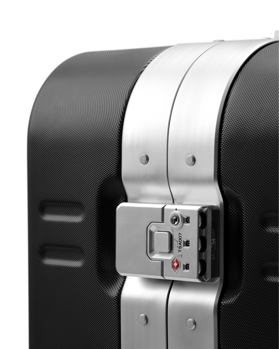 Ramverk Pro Carry-on Black Out