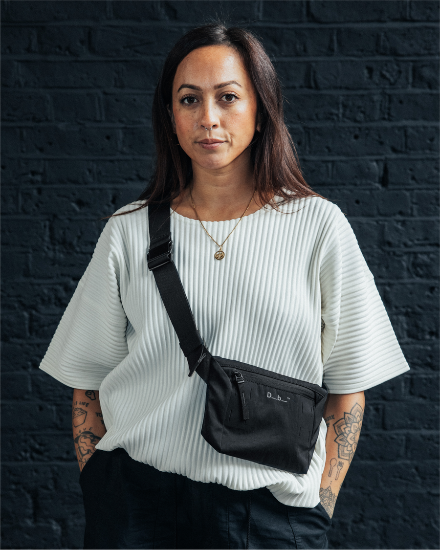 Freya_fanny_pack_M_black_out_2.png