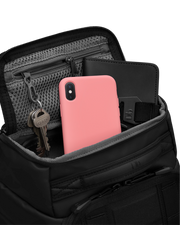 TheStrom20LBackpack-11_43135d80-199a-4662-9e1c-7e5f8961624a.png