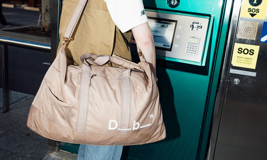 What to Put in a Gym Bag: Essential Gym Bag Checklist.