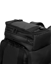 Hugger Backpack 30L Black Out 15/16