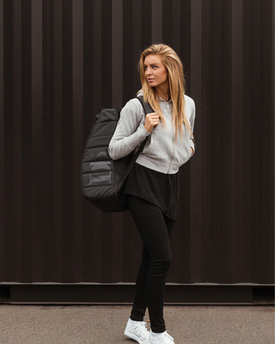 Hugger Backpack 30L Black Out 15/16