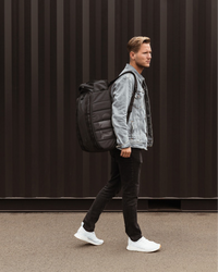 Hugger Backpack 30L Black Out 15/16