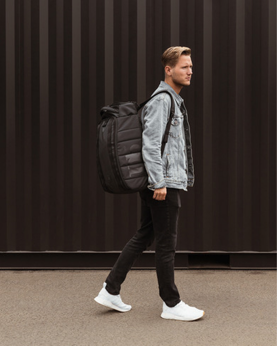 Hugger Backpack 30L Black Out 15/16