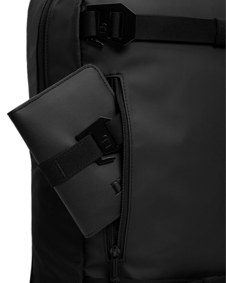 187-2U0_Essential Backpack 17L Black Out-2.png