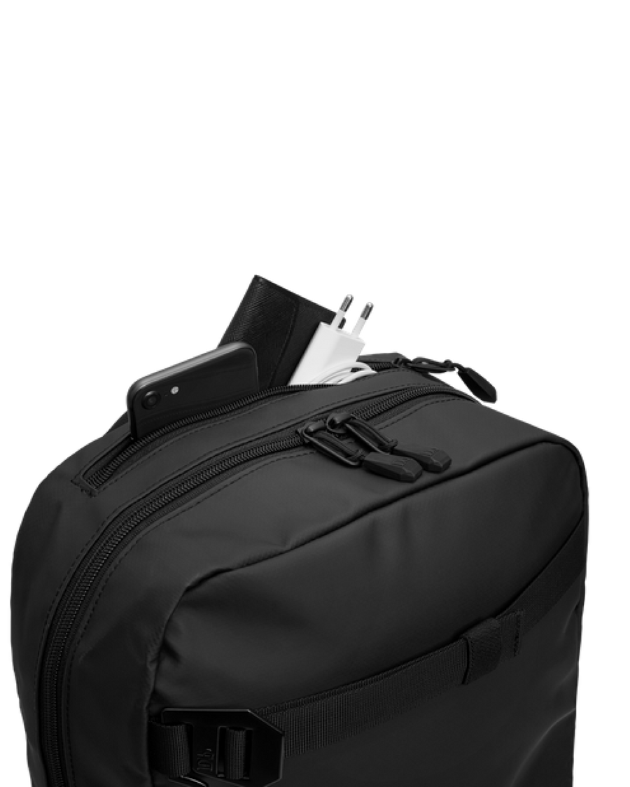 187-2U0_Essential Backpack 17L Black Out-3.png
