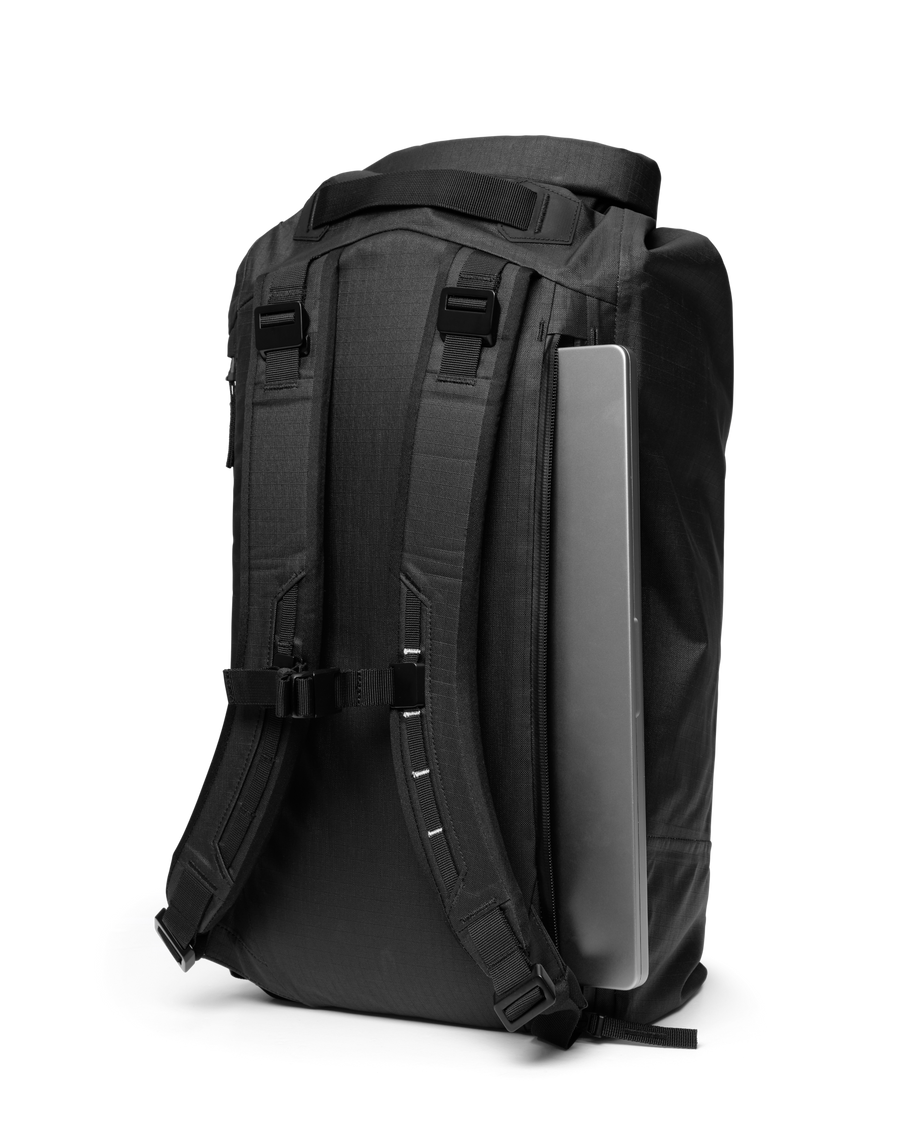 Essential Rolltop 32L-4.png