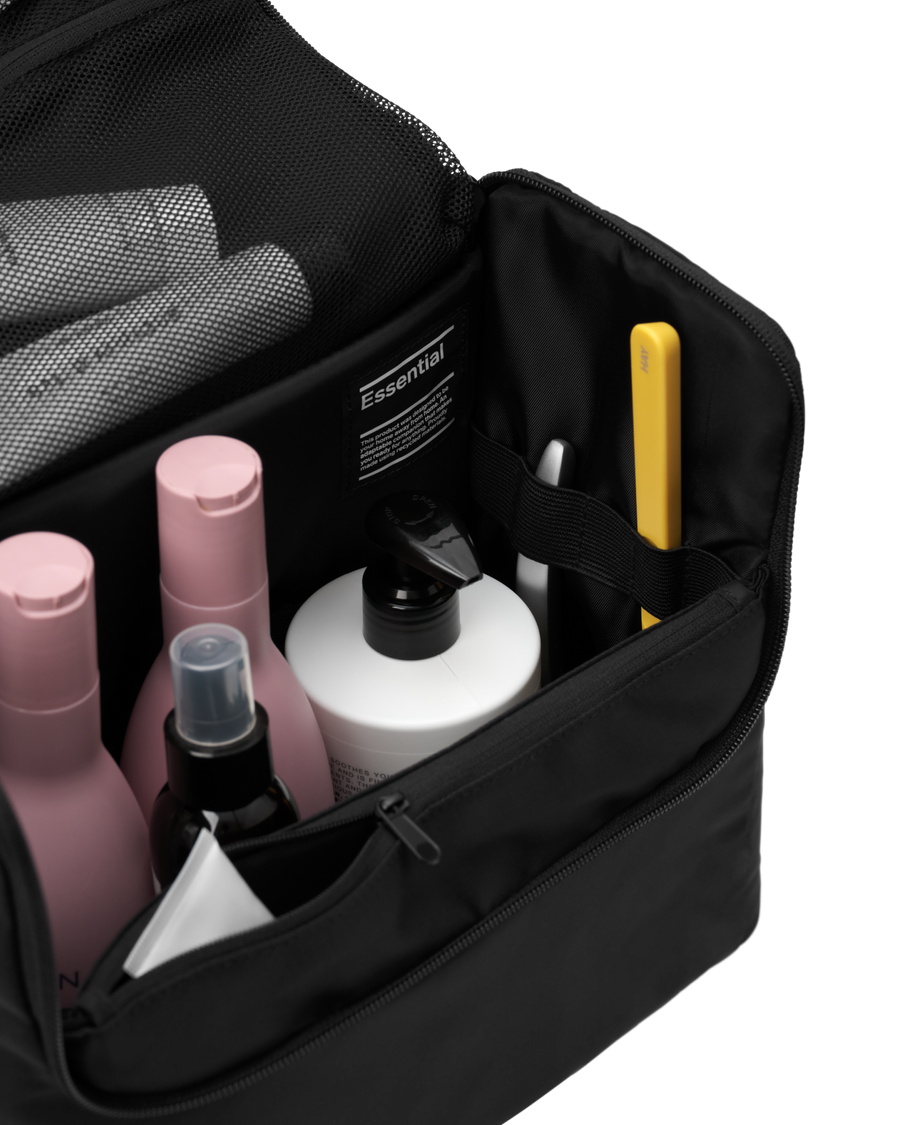 Essential Washbag M Oatmilk