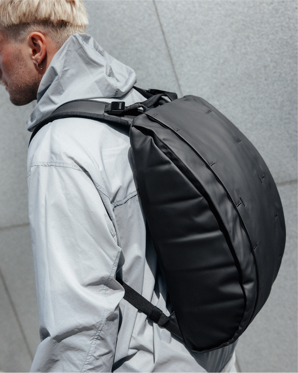 Hugger Base Backpack 15L Black Out