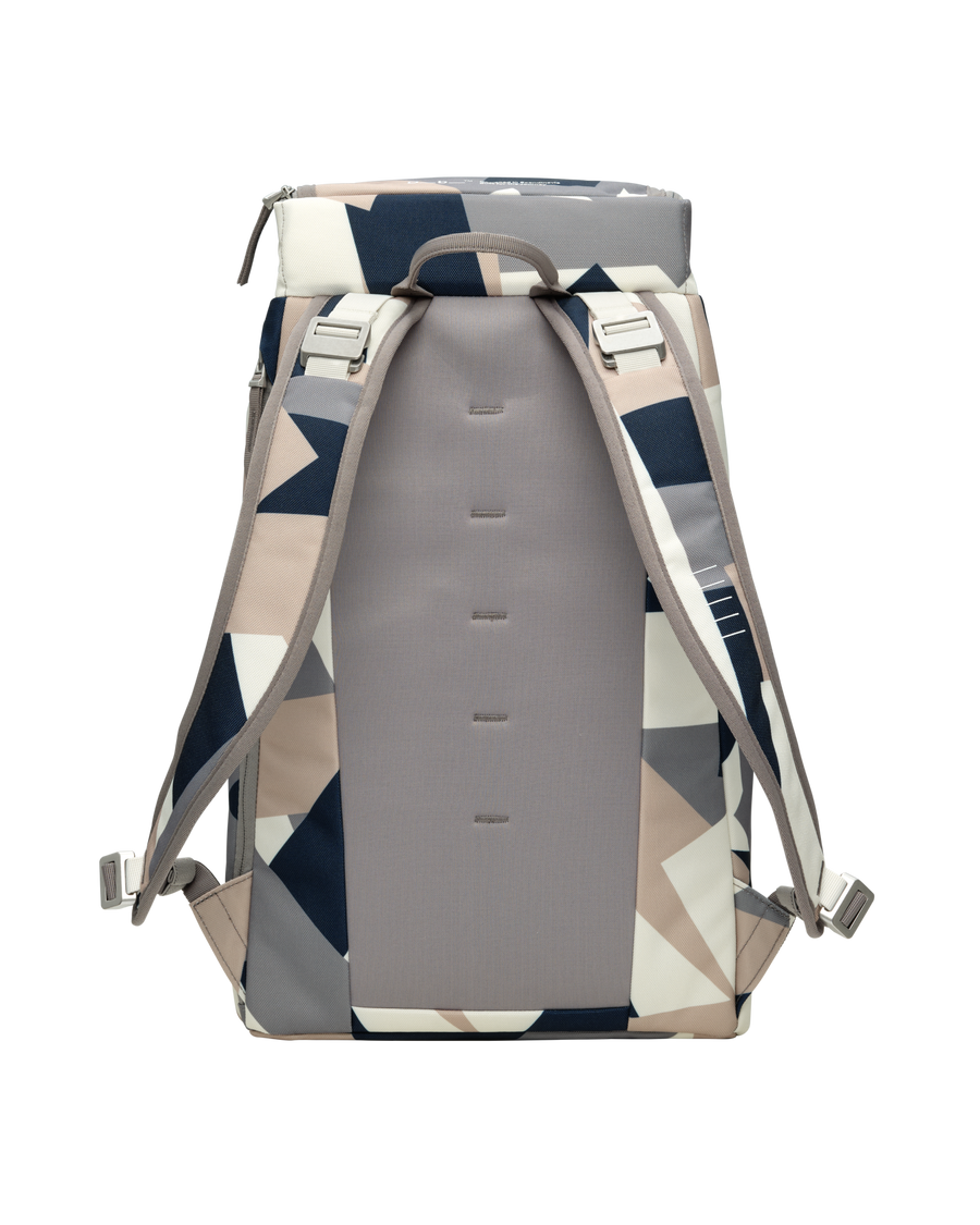 Hugger Backpack 25L Line cluster03-5.png