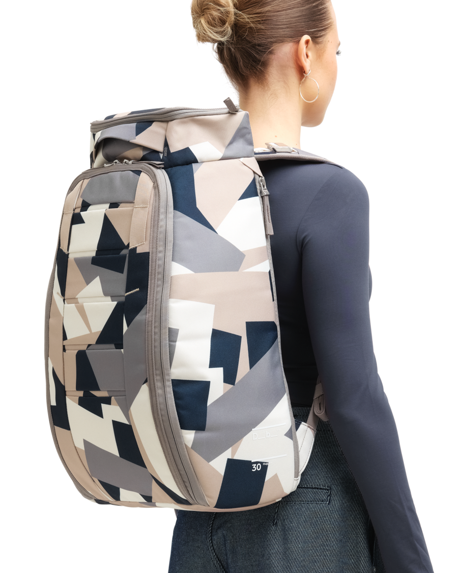 Hugger Backpack 30L Line Cluster01.png
