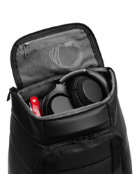 Hugger Backpack 30L Reflective Black-2.png