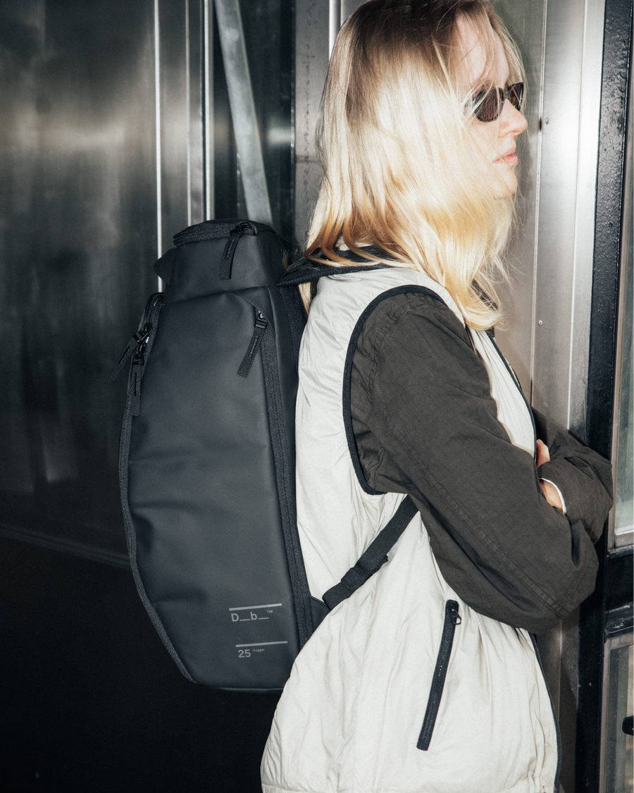 Hugger Backpack 25L Black Out
