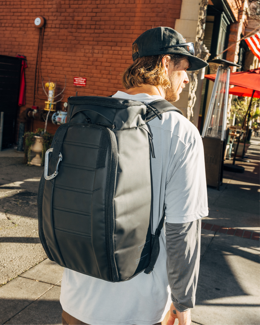 Hugger Backpack 25L Black Out