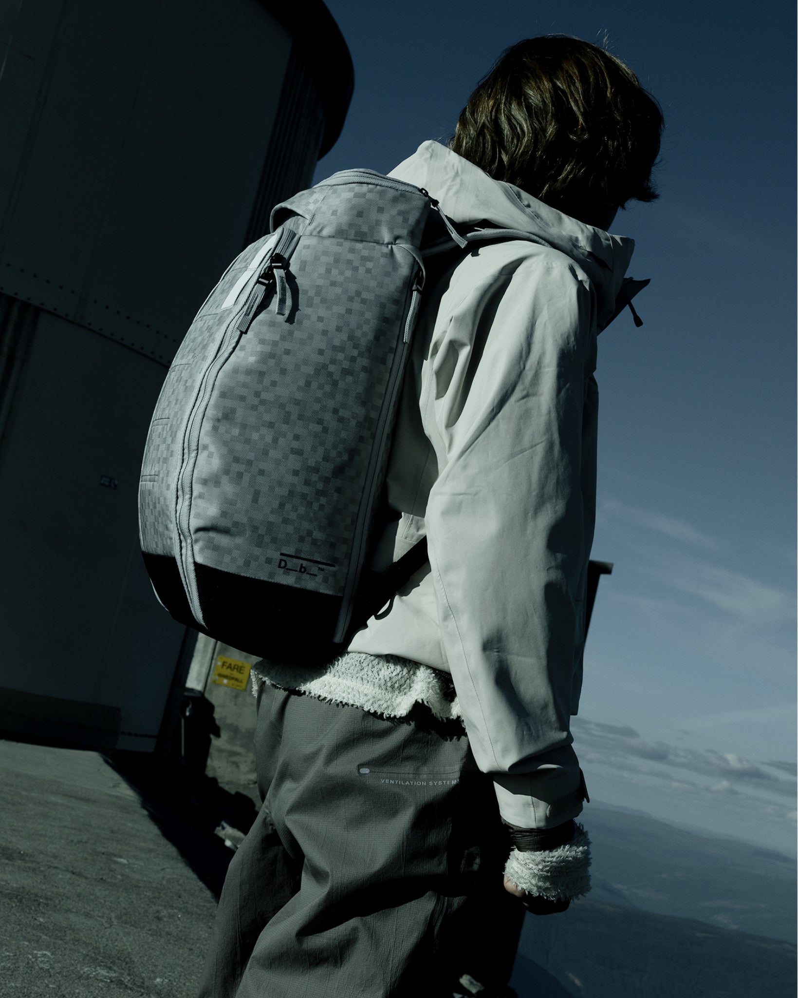Hugger Backpack 25L White Noise