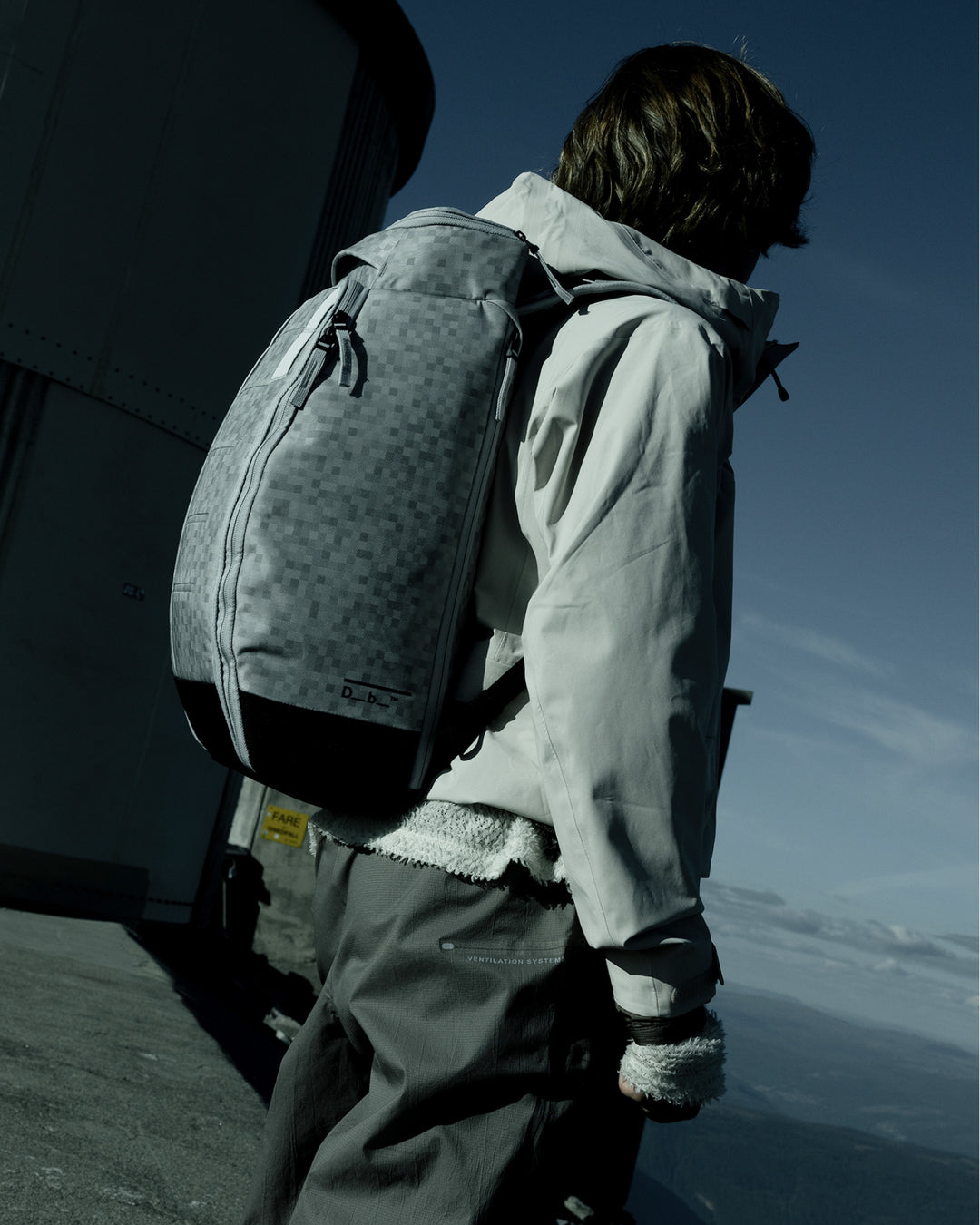 Hugger Backpack 25L White Noise