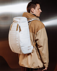 Hugger Backpack 30L Oatmilk