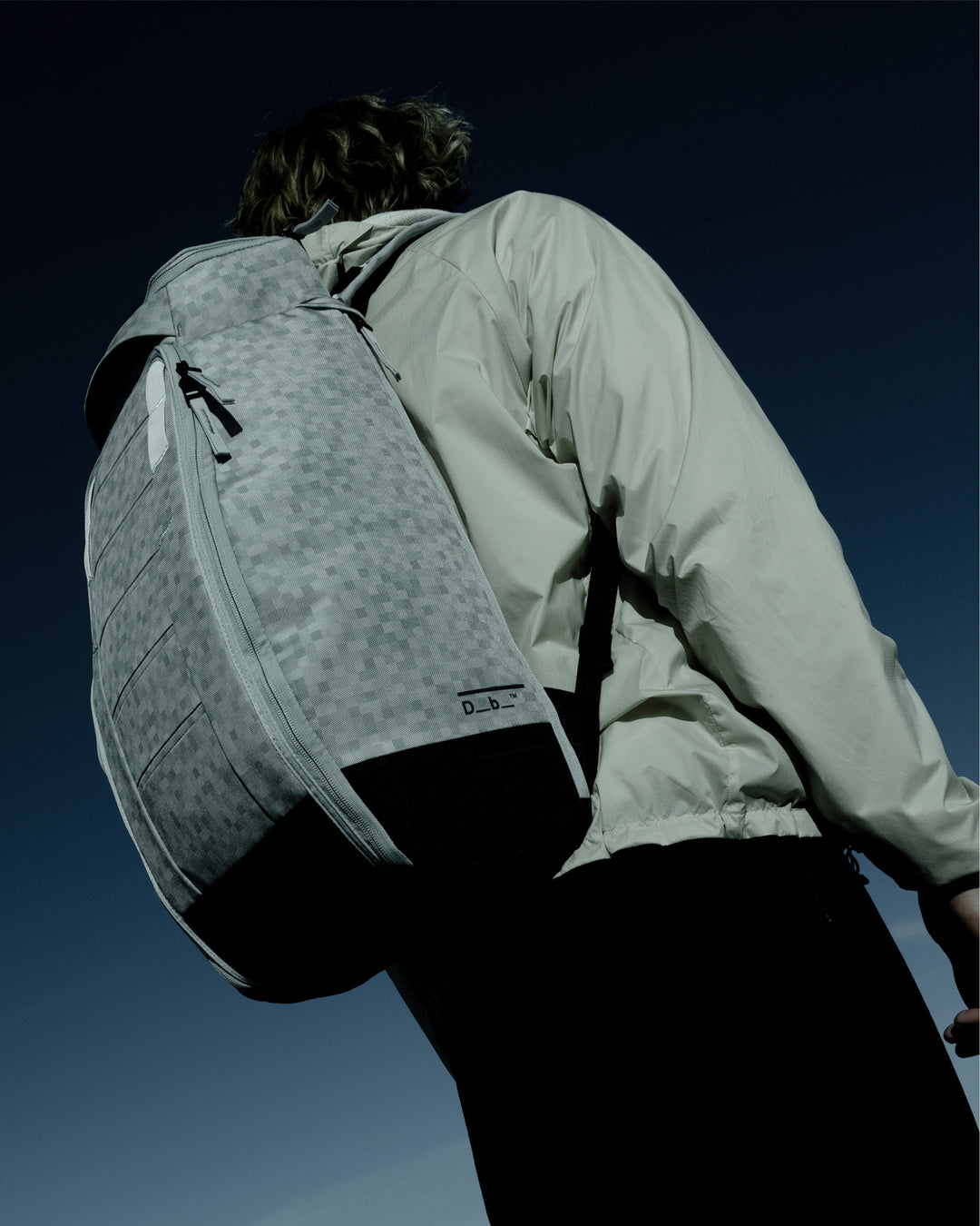Hugger Backpack 30L White Noise