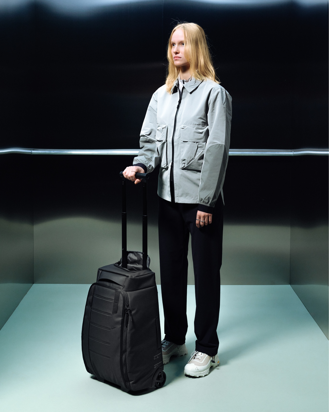 Hugger Roller Bag Carry-on 40L Black Out