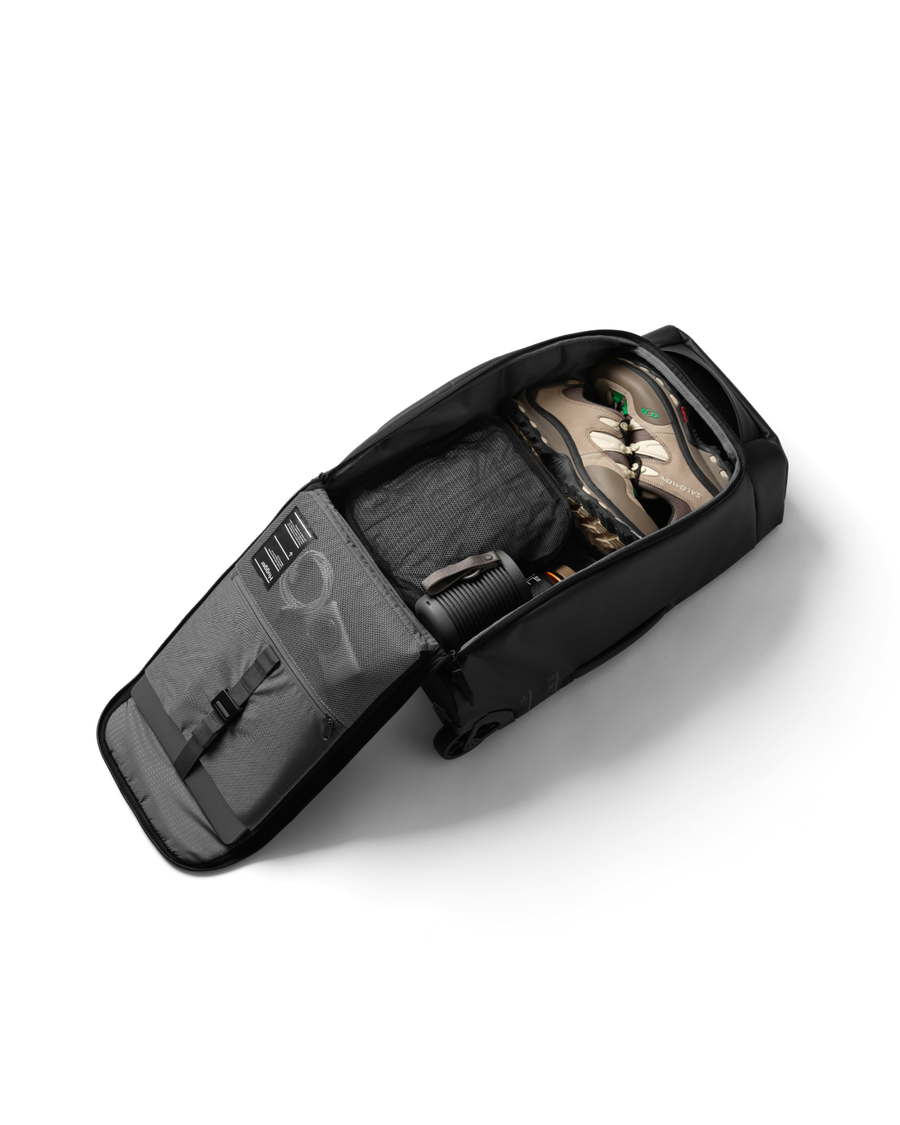 Hugger Roller Bag Carry-on 40L Oatmilk