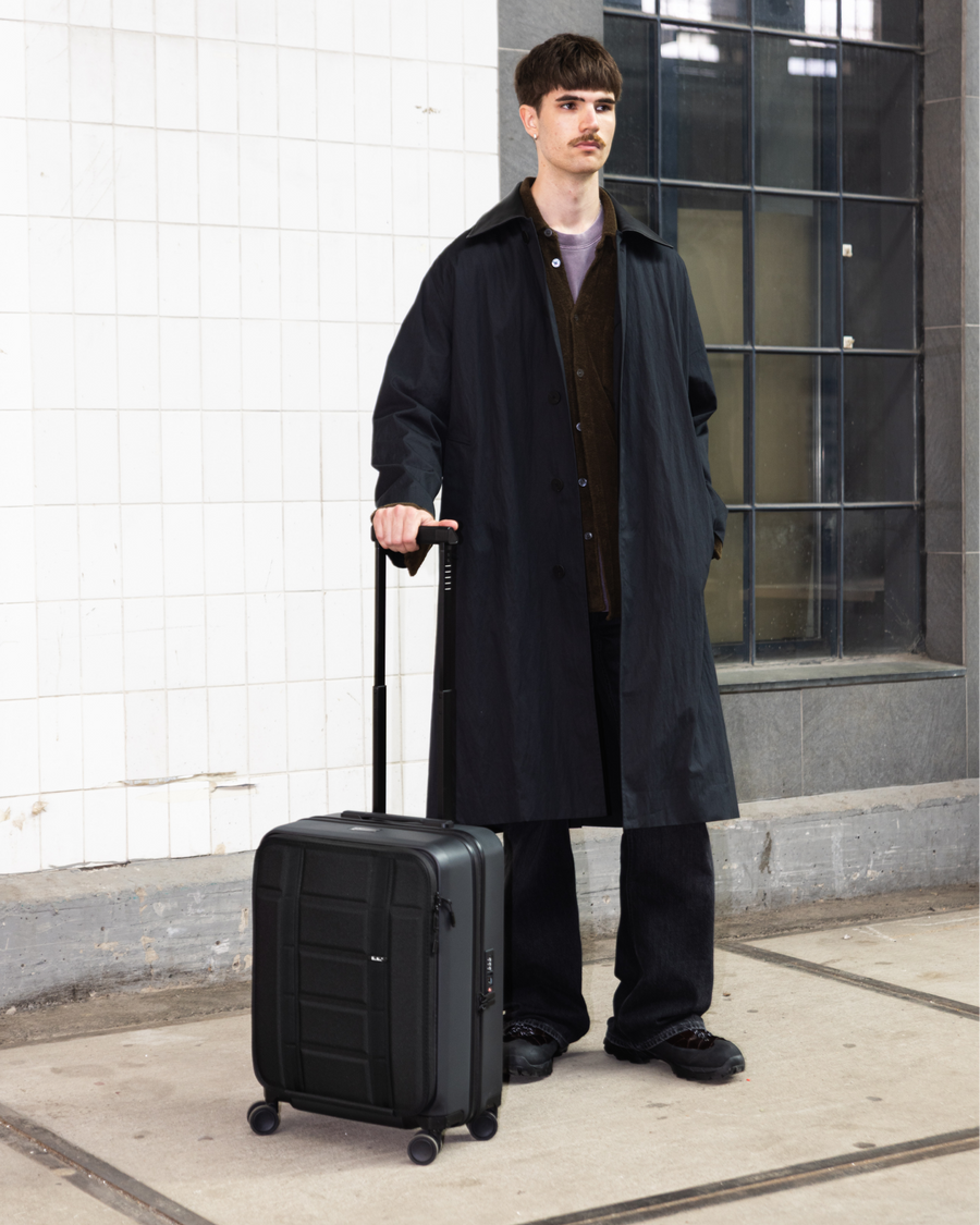 Ramverk Front-access Carry-on Black Out