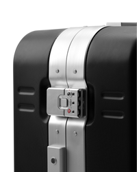 Ramverk Pro Check-in Luggage Medium Black Out